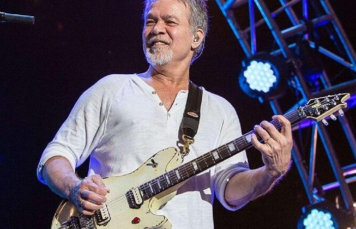Eddie Van Halen Mengubah Musik Rock Dengan Gitar Khasnya